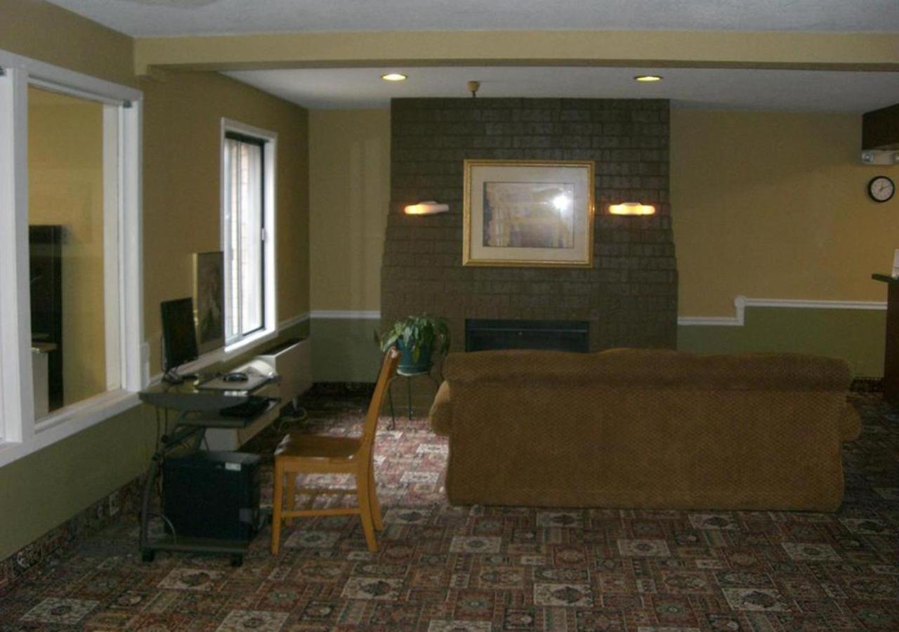 Norwood Inn Minneapolis Roseville Exterior photo