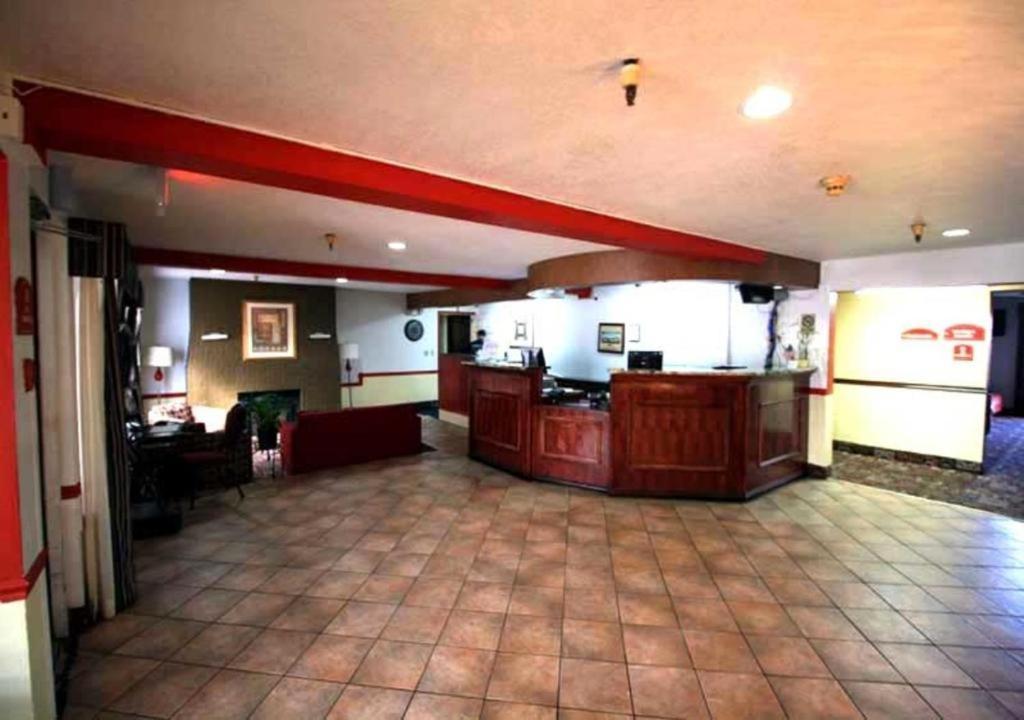 Norwood Inn Minneapolis Roseville Exterior photo